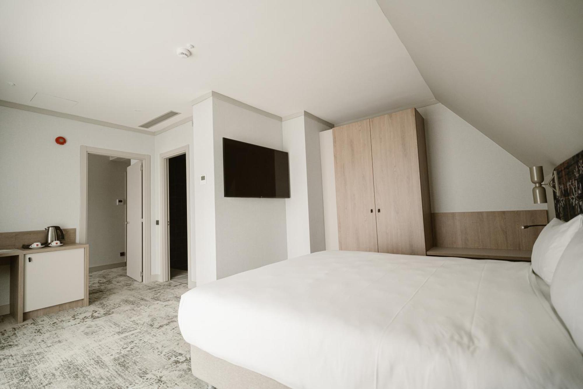 Mercure Arsenal Hotel 4*